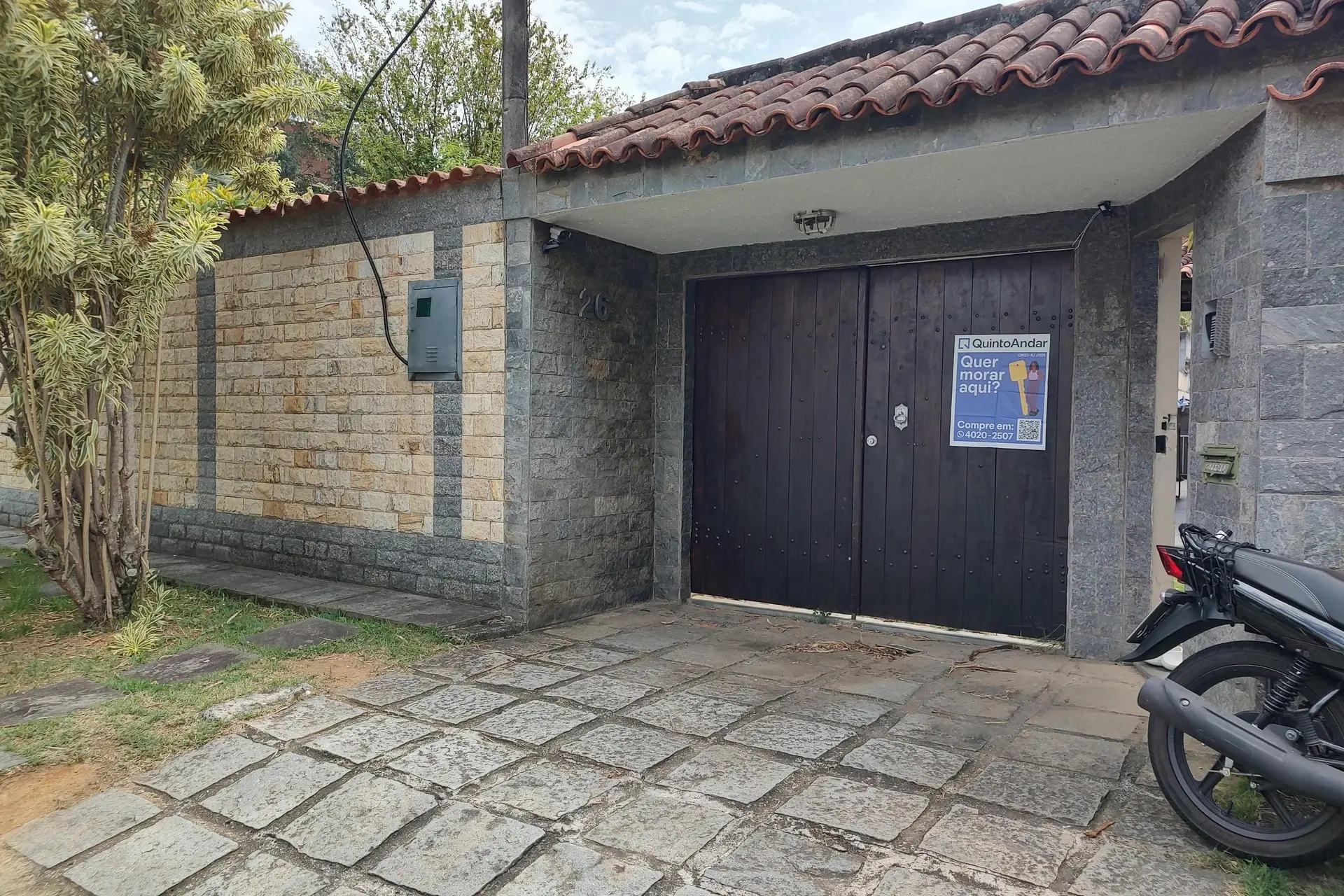 House with 3 bedrooms and a private backyard — photo 18