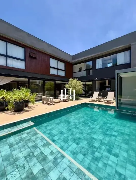 Furnished house, 800 m², with a bathtub — photo 21
