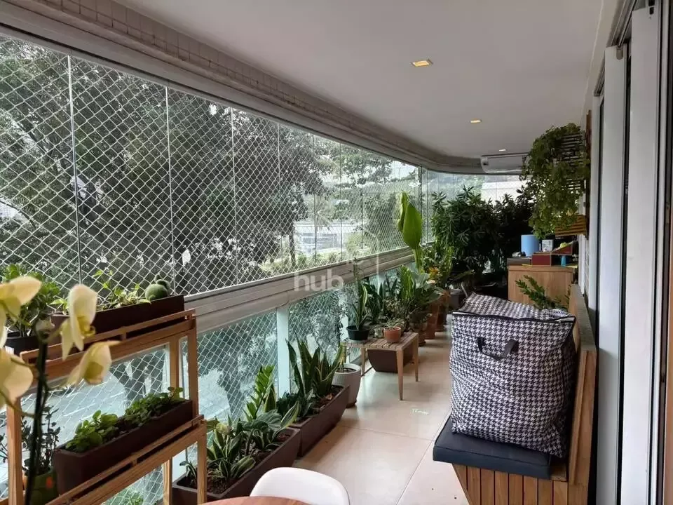 Furnished apartment, 169 m², with a glass-enclosed balcony — photo 19