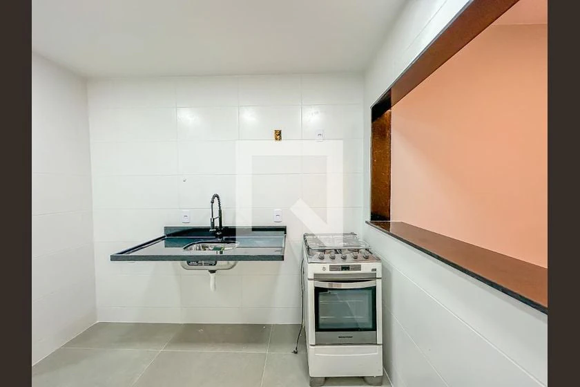 One-bedroom apartment with wood or laminate floors — photo 7