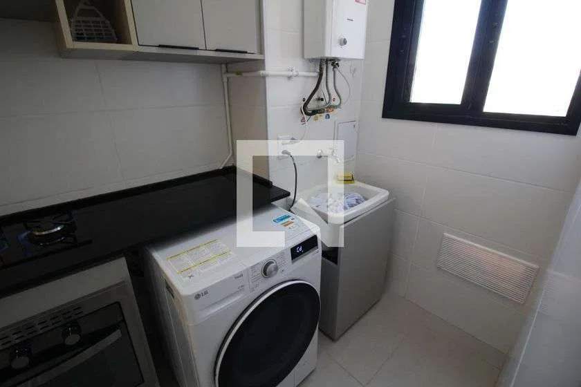 Furnished 1-bedroom apartment with open-plan kitchen — photo 28