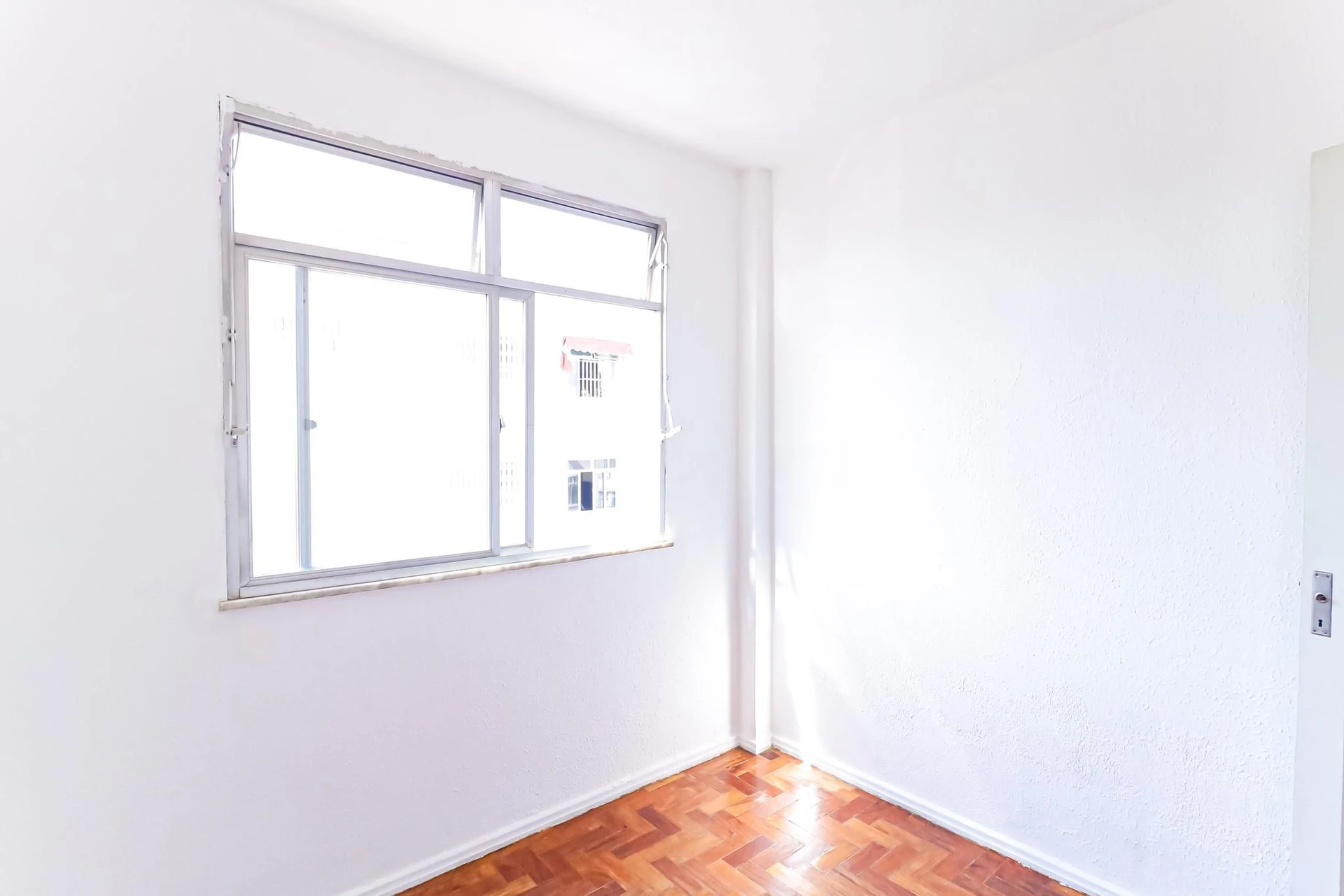Wood or laminate floors in a 2-bedroom apartment, 62 m² — photo 6