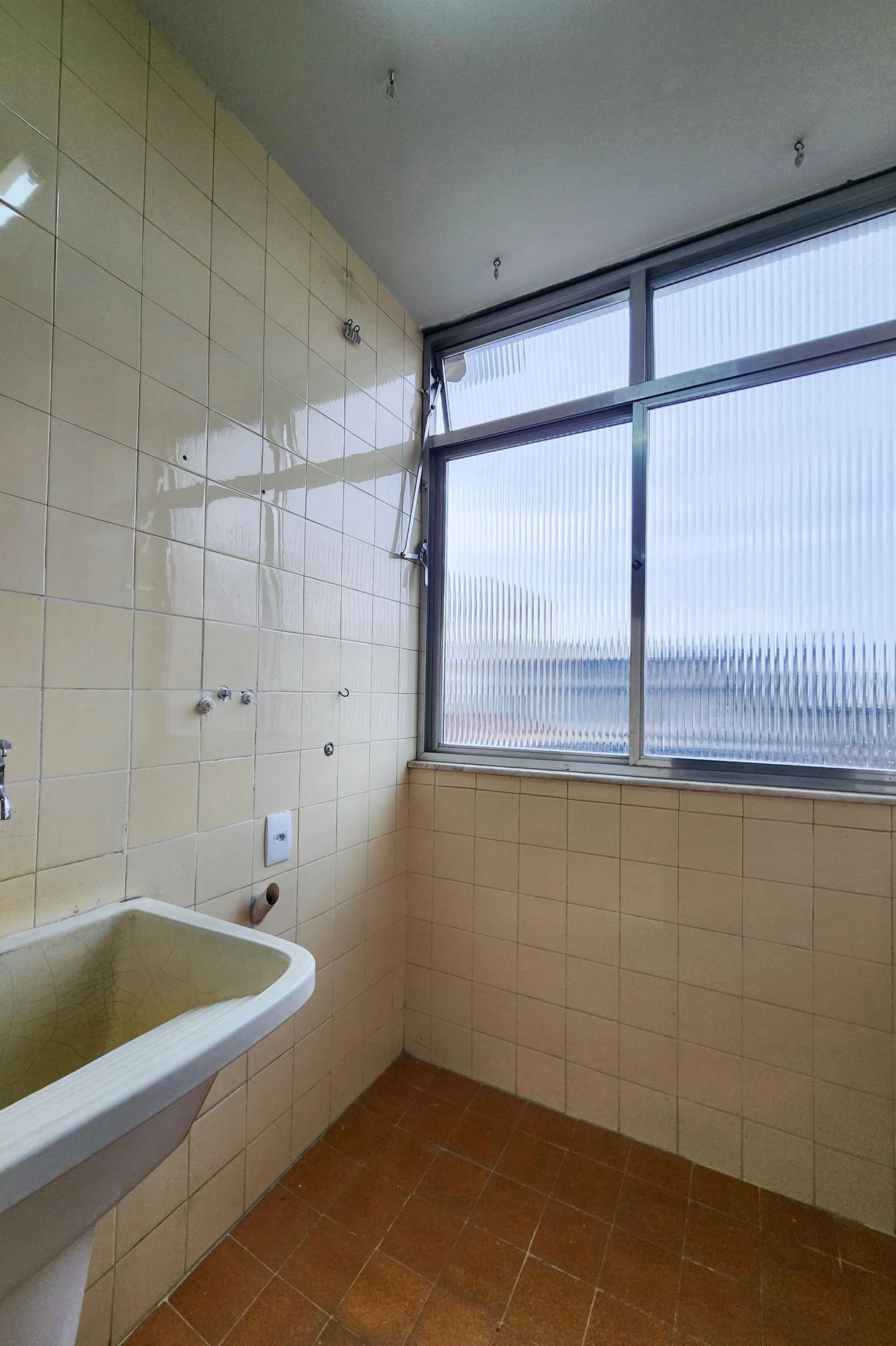 2-bedroom apartment in a building with a pool — photo 14