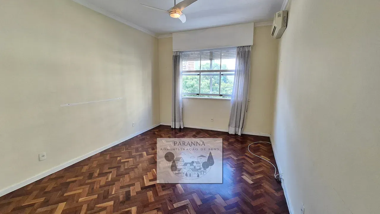 4-bedroom, 4-bath apartment with balcony and laundry area — photo 3