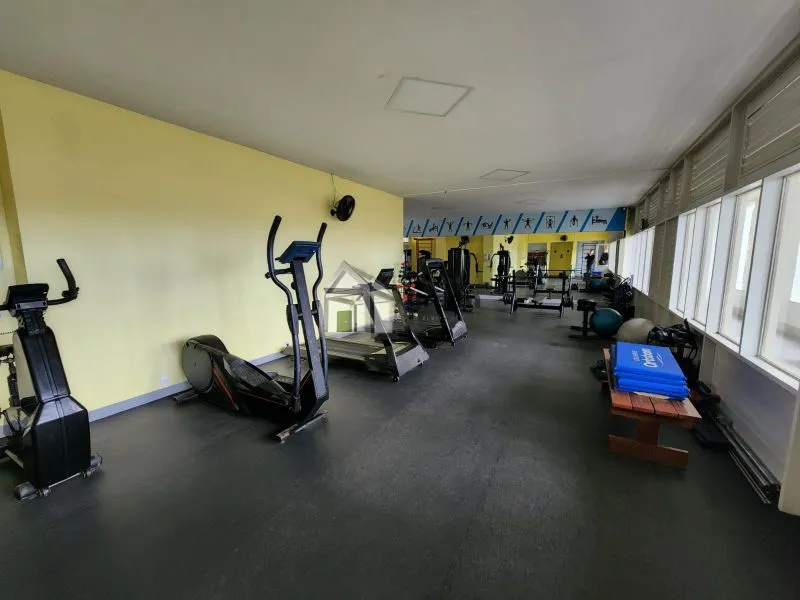 Unfurnished 1-bedroom apartment with enclosed balcony — photo 14