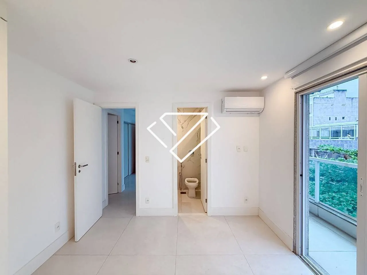 Water view in a 3-bedroom apartment, 660 m² — photo 44