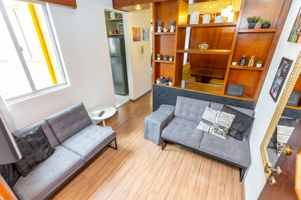 Furnished 2-bedroom apartment with an open-plan kitchen — photo 2