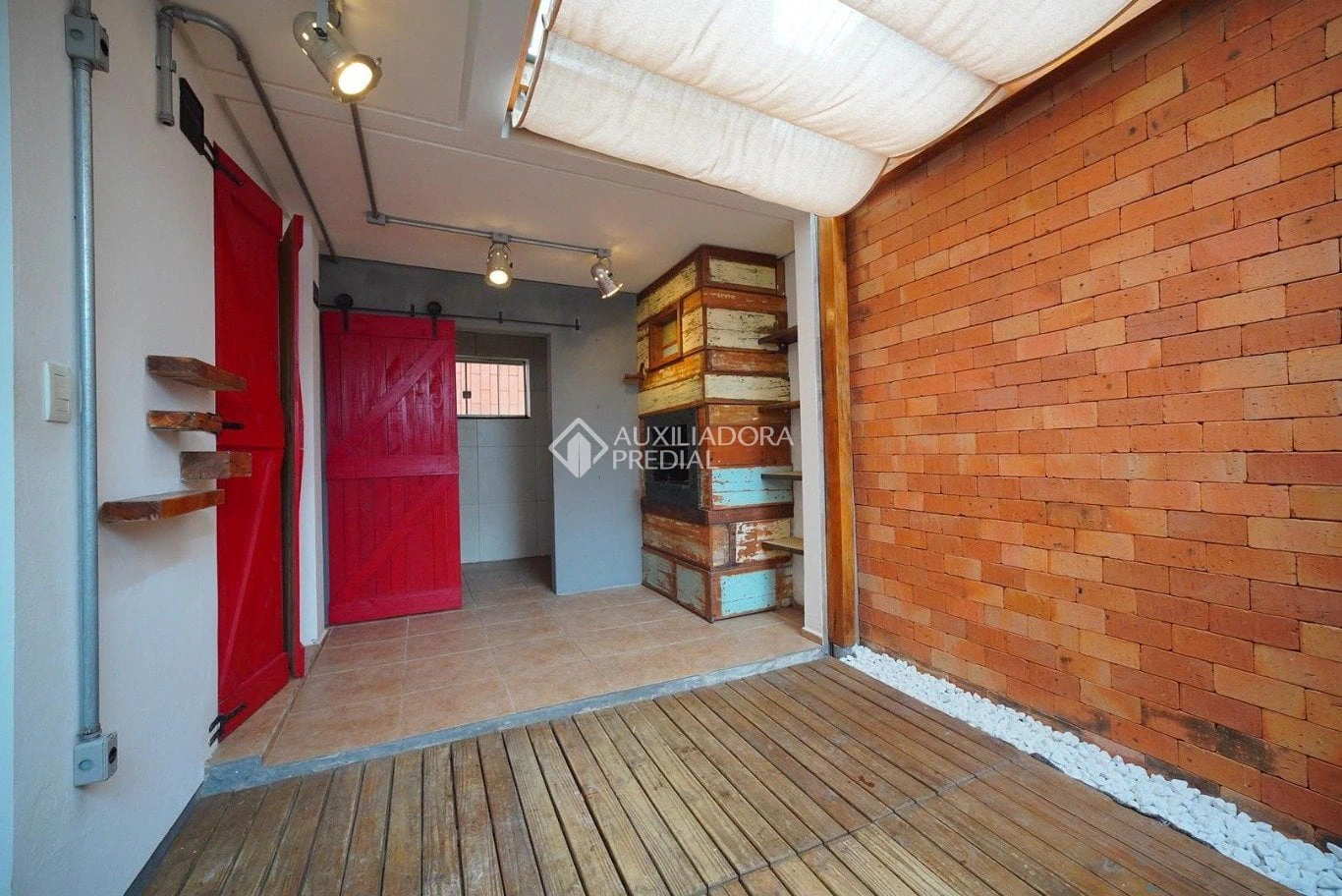 Walk-in closet in a 3-bedroom house, 140 m² — photo 34