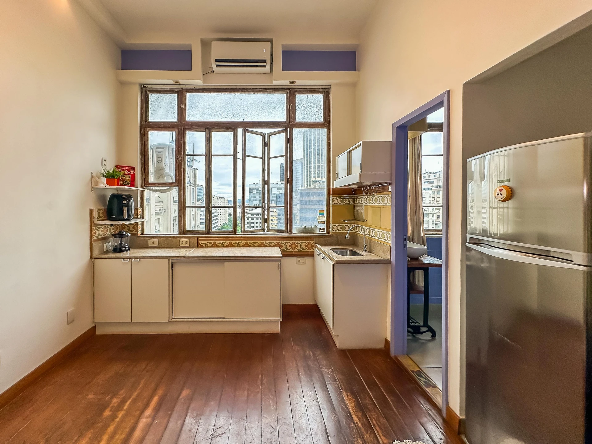 Furnished studio, 30 m², with floor-to-ceiling windows — photo 36