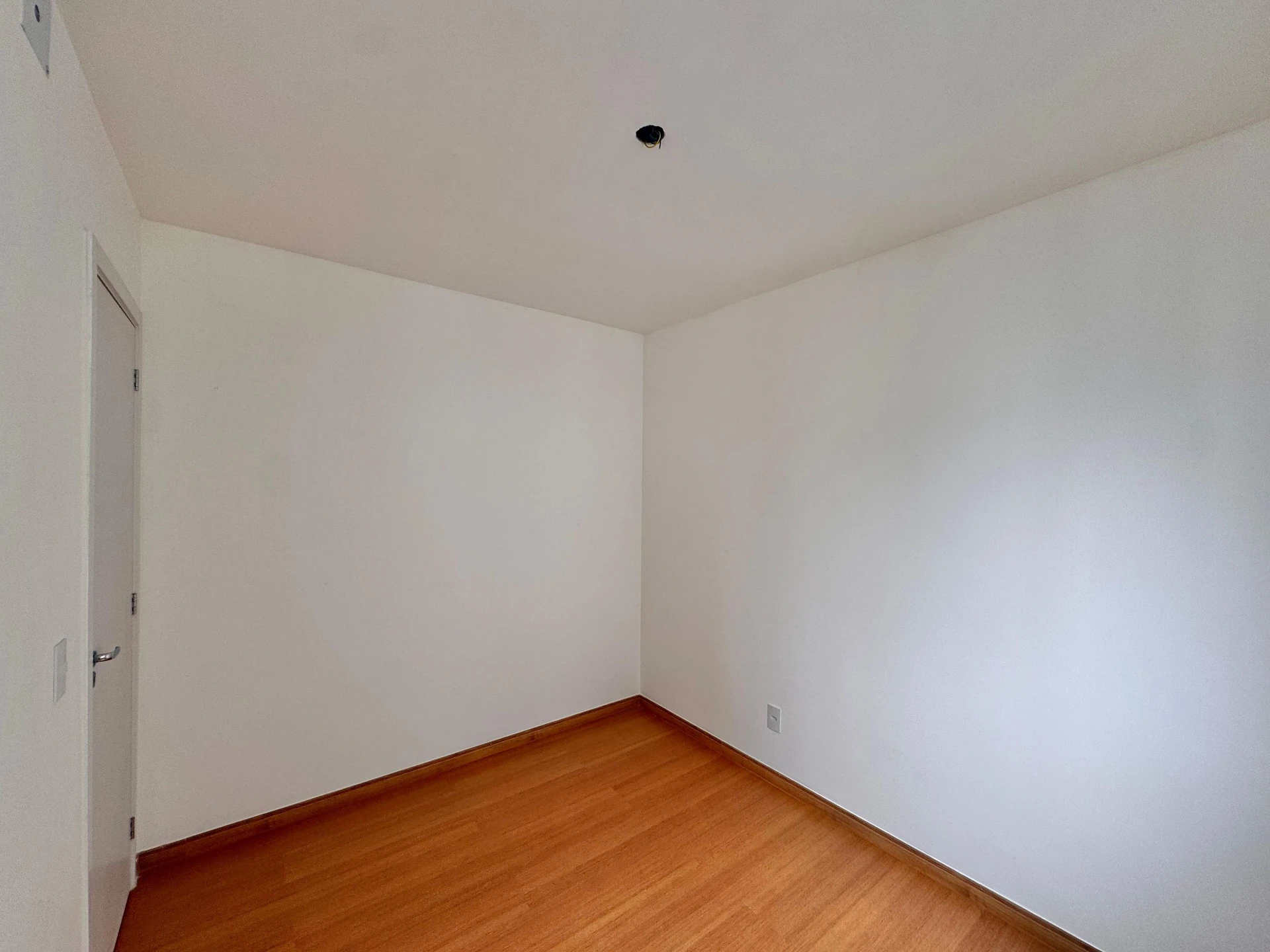 2-bedroom apartment with a closed kitchen and 1 parking spot — photo 30