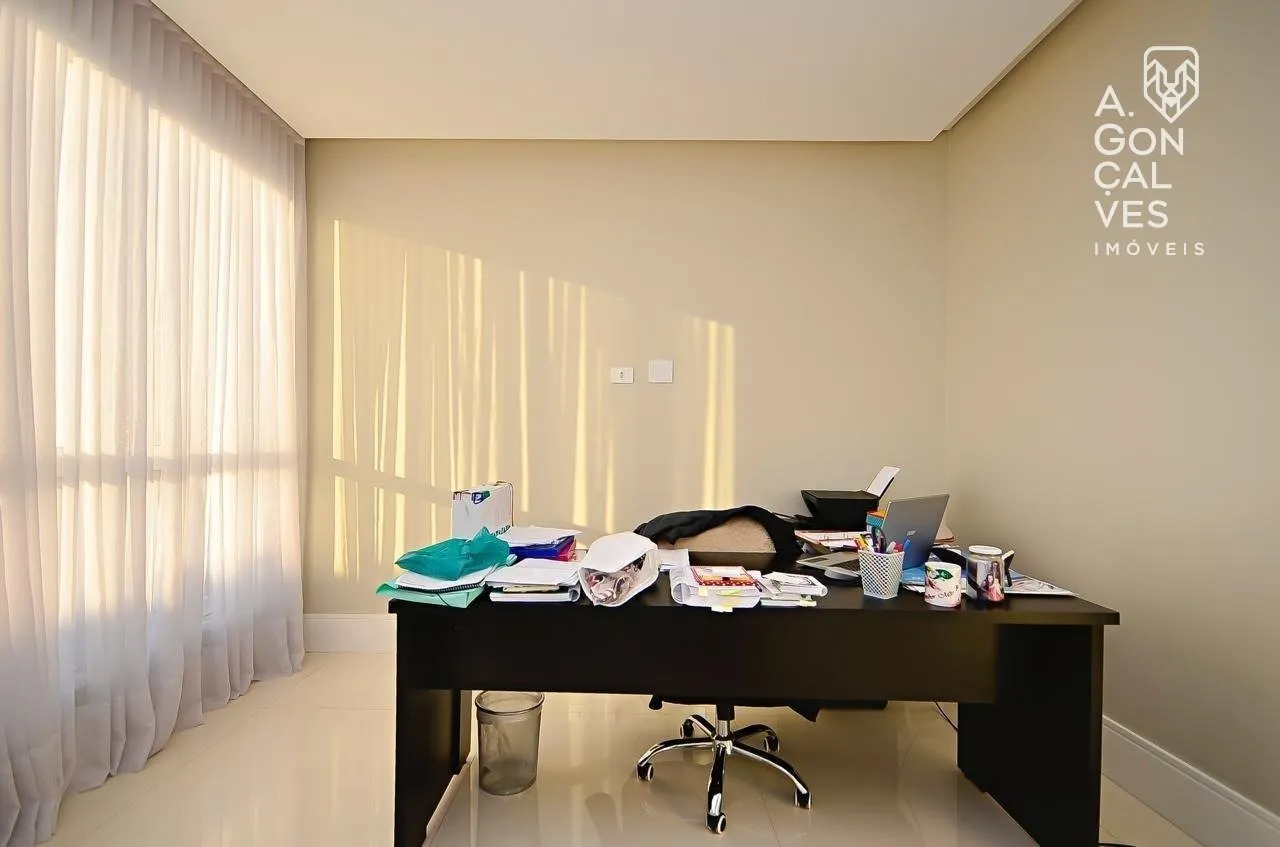 668 m² house with 4 en-suite bedrooms and private garden — photo 21