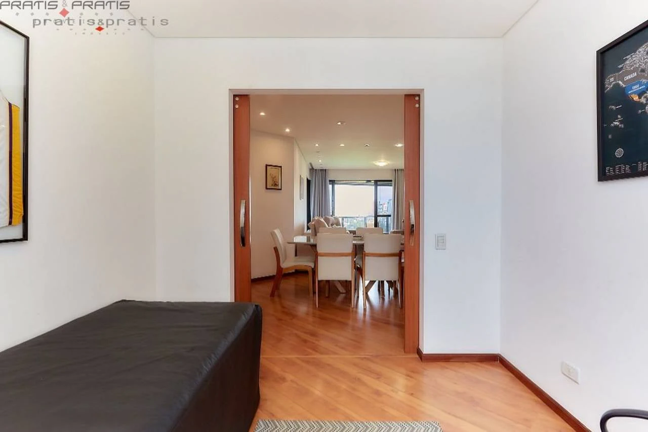 Bathtub in a 3-bedroom apartment, 131 m² — photo 18