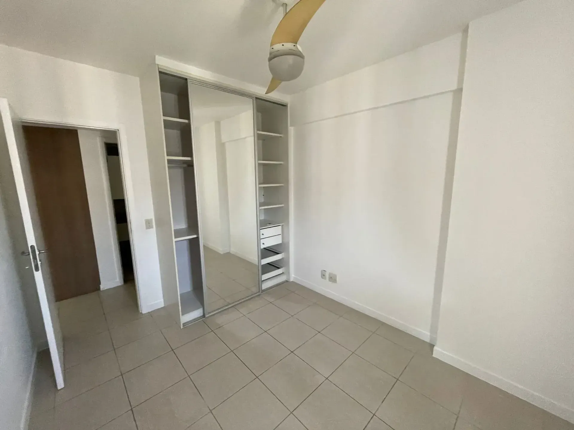 4-bedroom apartment in a building with a sauna — photo 27