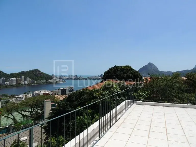 Furnished house with 4 bedrooms and 600 m² — photo 15