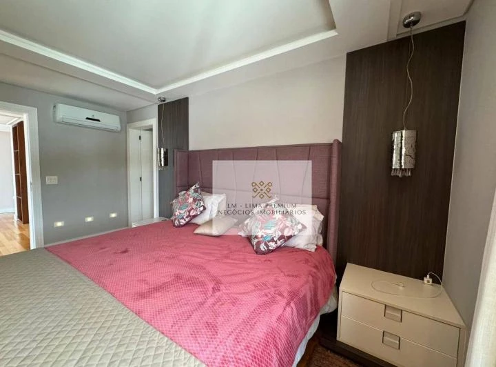 House with 3 ensuite bedrooms and 364 m² plus 4 parking