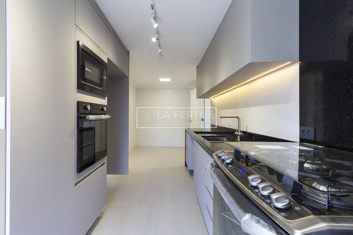 Apartment, 158 m², with a walk-in closet — photo 2