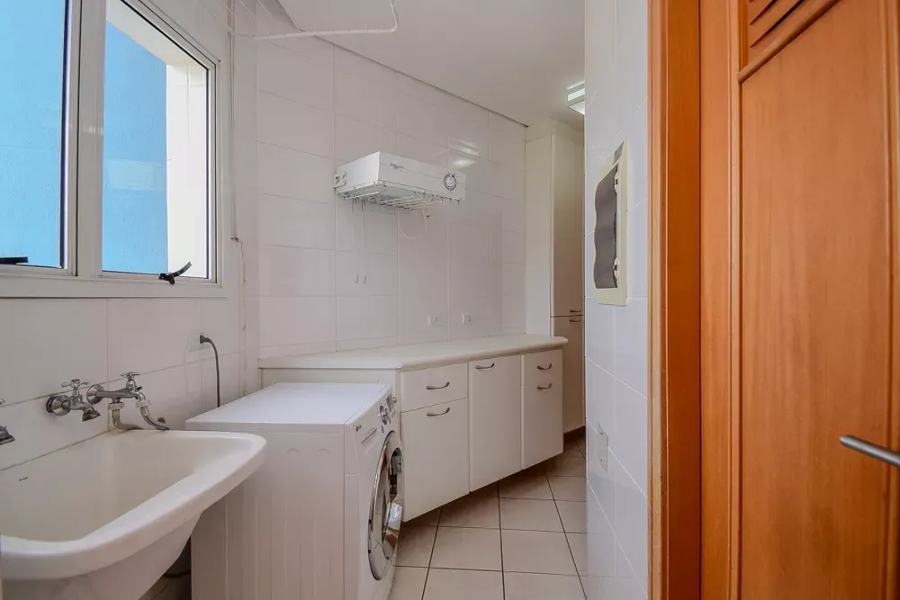 Furnished apartment with 3 bedrooms and 115 m² — photo 19