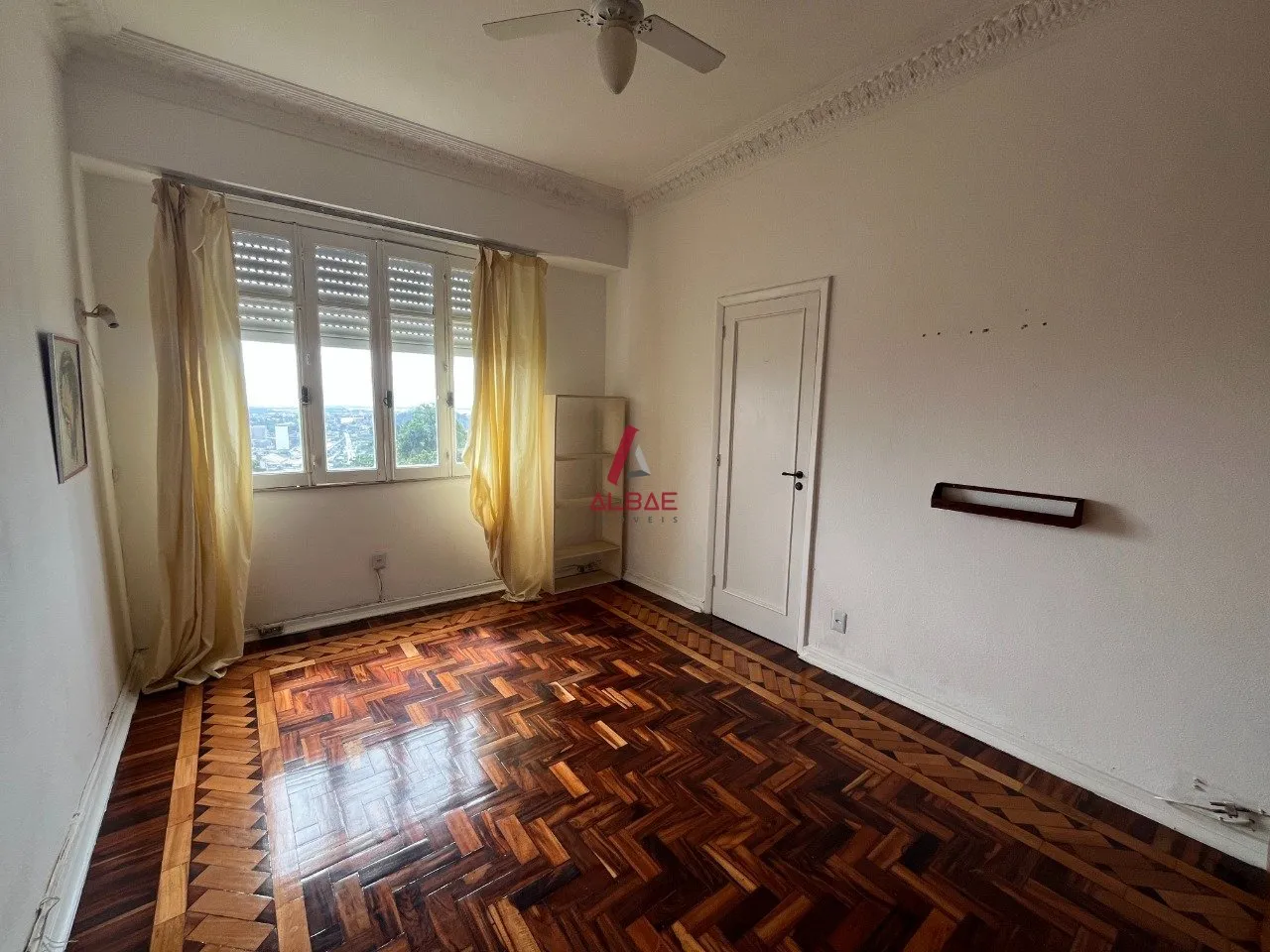 3-bedroom apartment with glassed-in balcony windows — photo 25