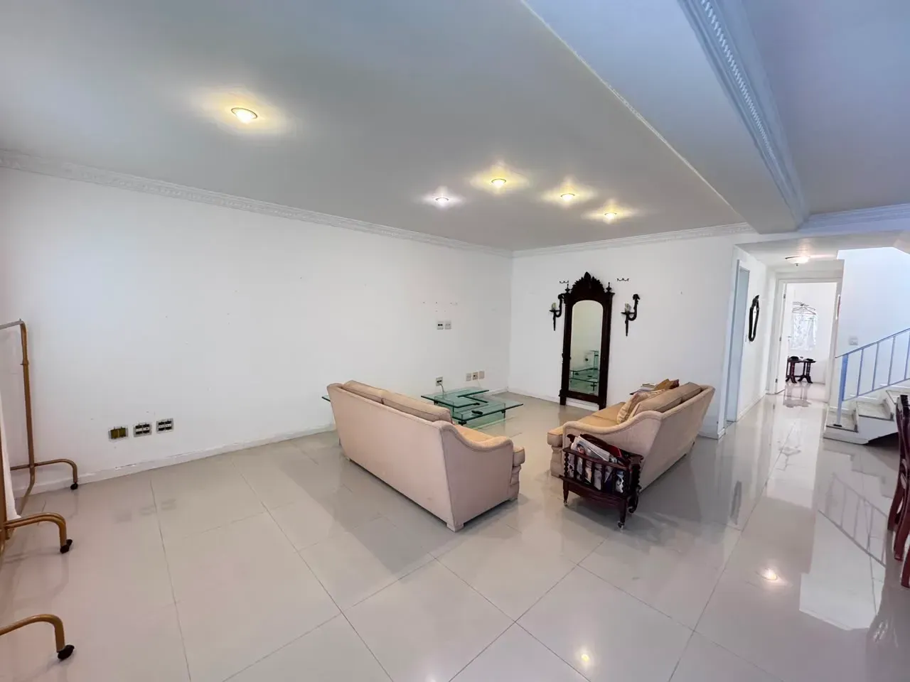 House with 5 bedrooms and 5 bathrooms, city view — photo 17