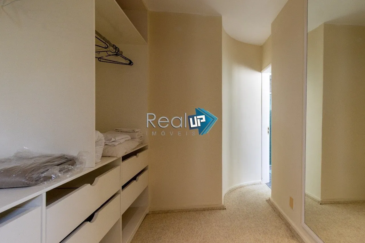 Condominium house with 5 bedrooms and 1081 m² plus laundry — photo 36