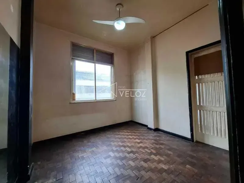 Apartamento, 100 m², com piso de madeira ou laminado — photo 3