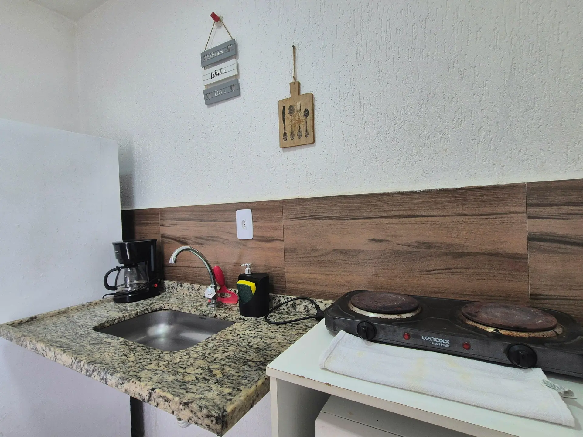 Furnished apartment with 1 bedroom and 1 en-suite bath — photo 16