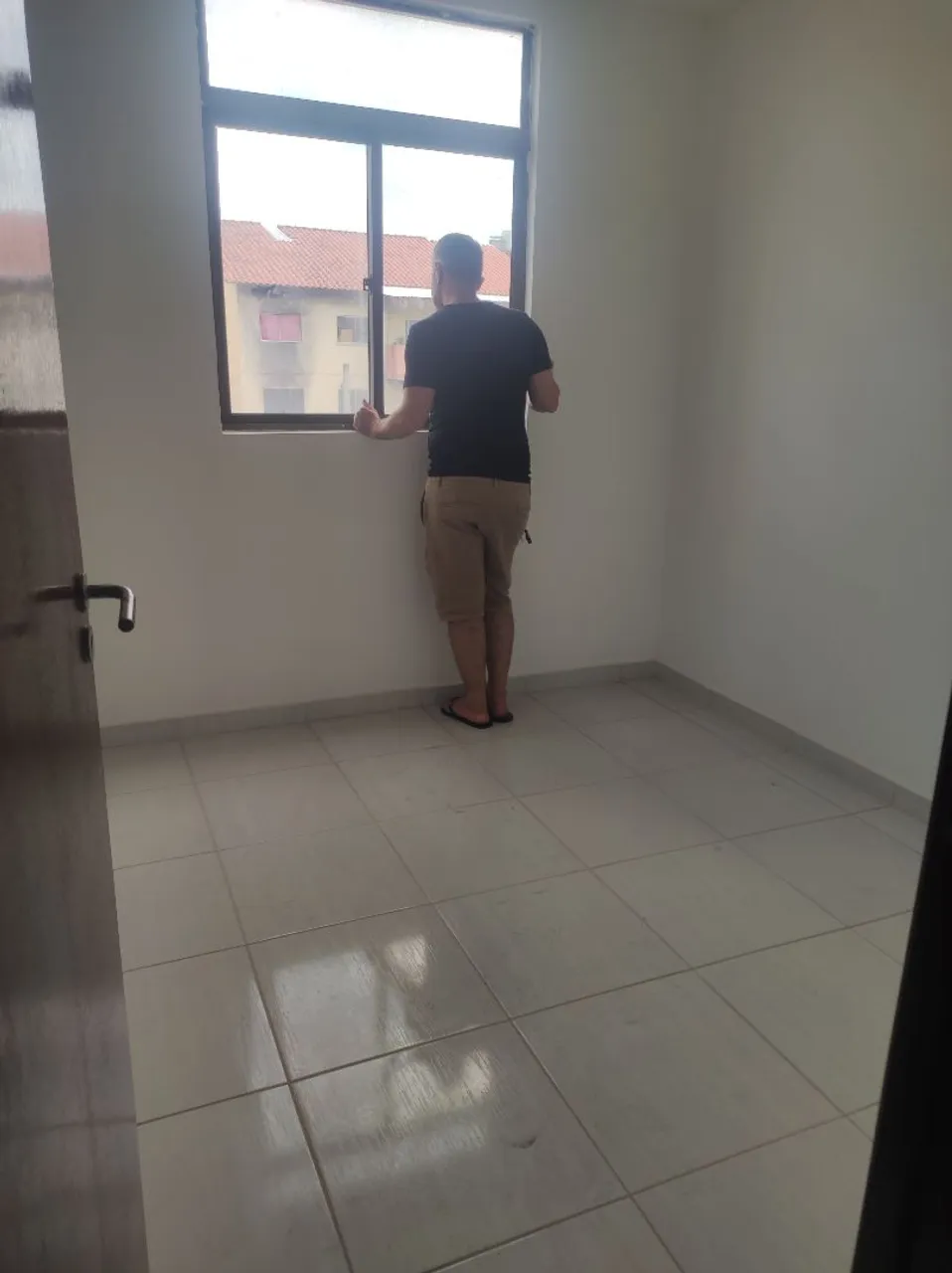 3-bedroom apartment in a building with a pool — photo 5