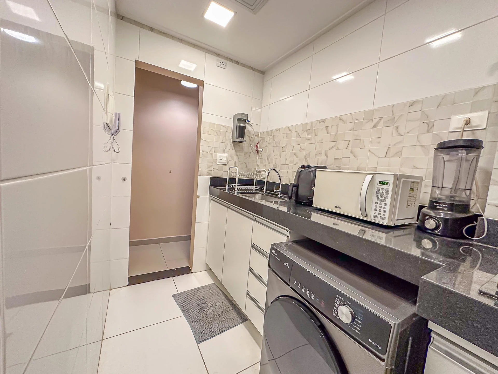 Furnished 1-bedroom apartment with a closed kitchen — photo 37