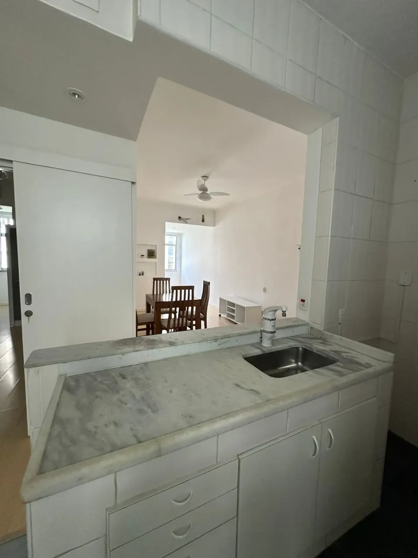 Apartment with a closed kitchen and gas stove; 2 bedrooms — photo 2
