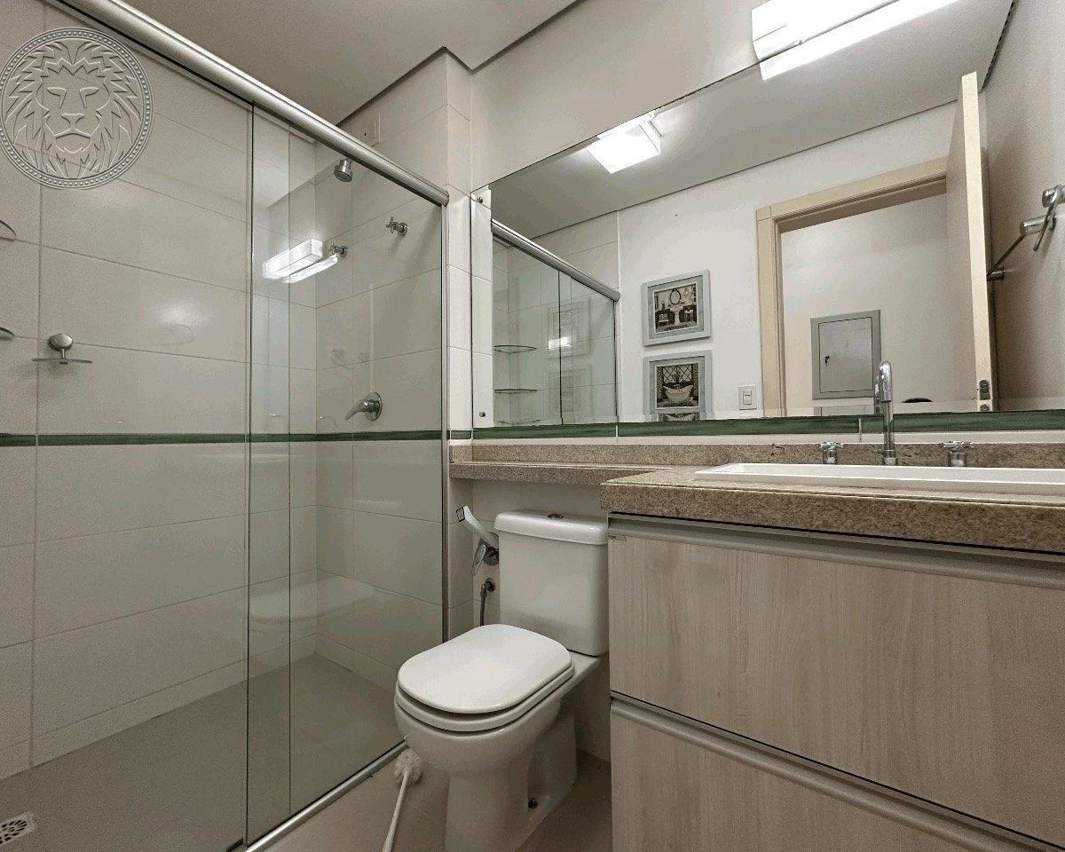 Balcony with a grill in a 2-bedroom apartment, 91 m² — photo 5
