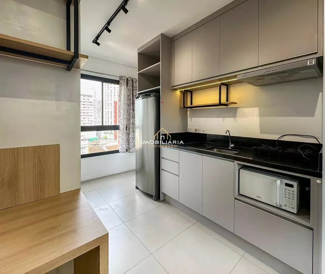 One-bedroom apartment in a building with a coworking space — photo 8