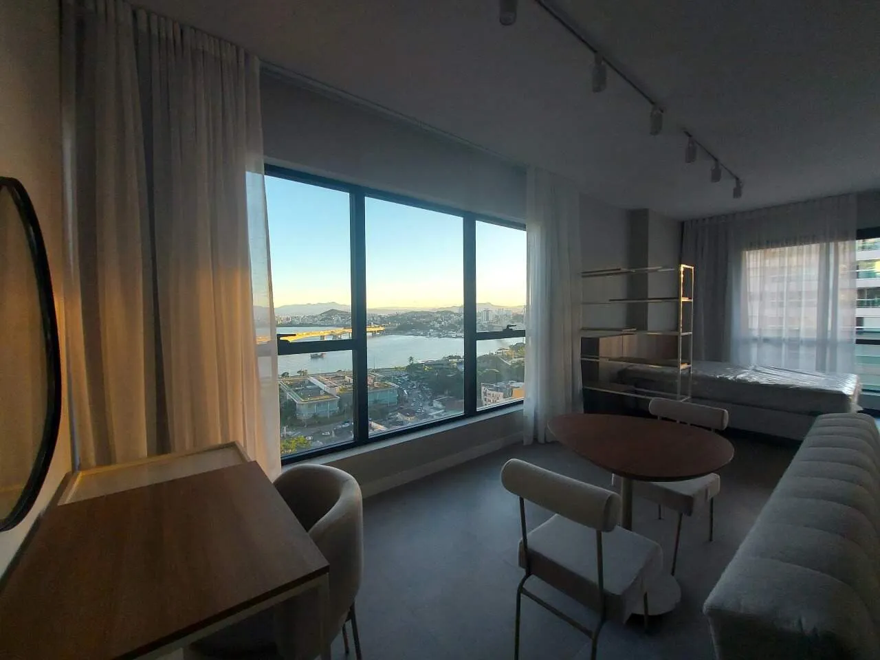 Apartamento mobiliado com 1 quarto e 87 m² no 10º andar — photo 2