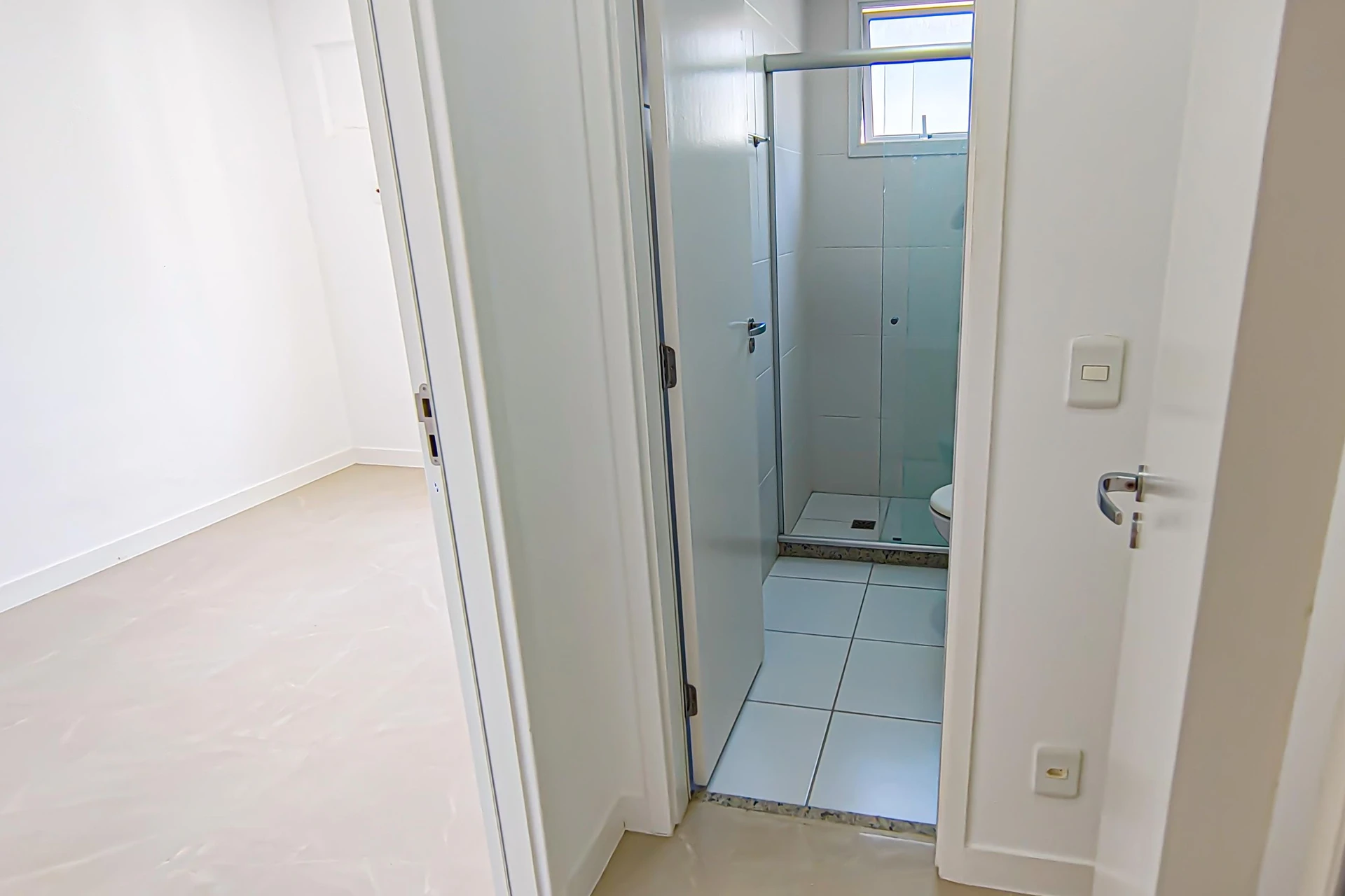 Unfurnished 2-bedroom apartment with en-suite bathrooms — photo 19