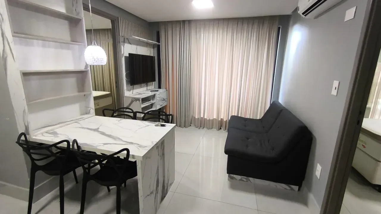 Apartamento mobiliado de 2 quartos em condomínio com piscina