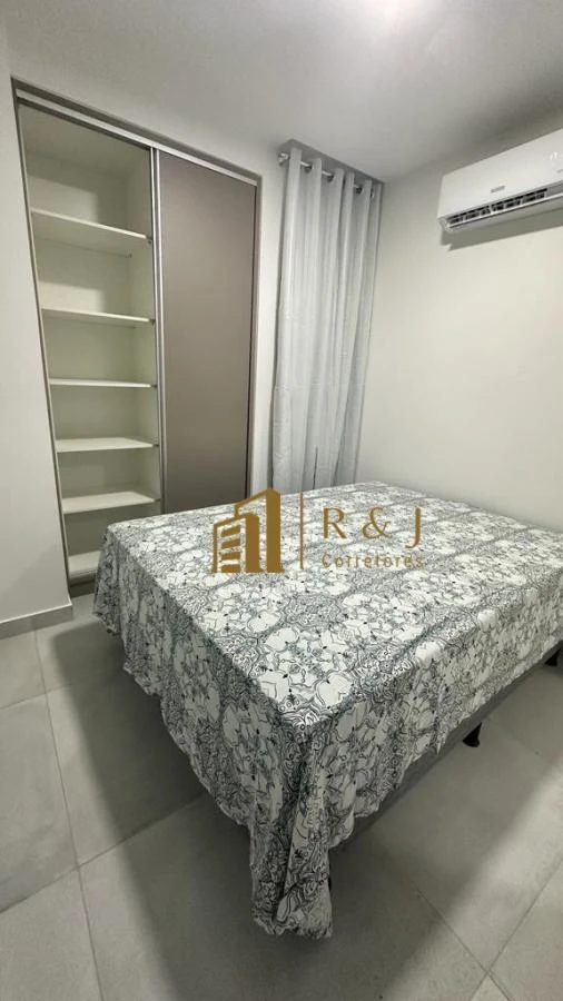 One-bedroom apartment with a water view — photo 4