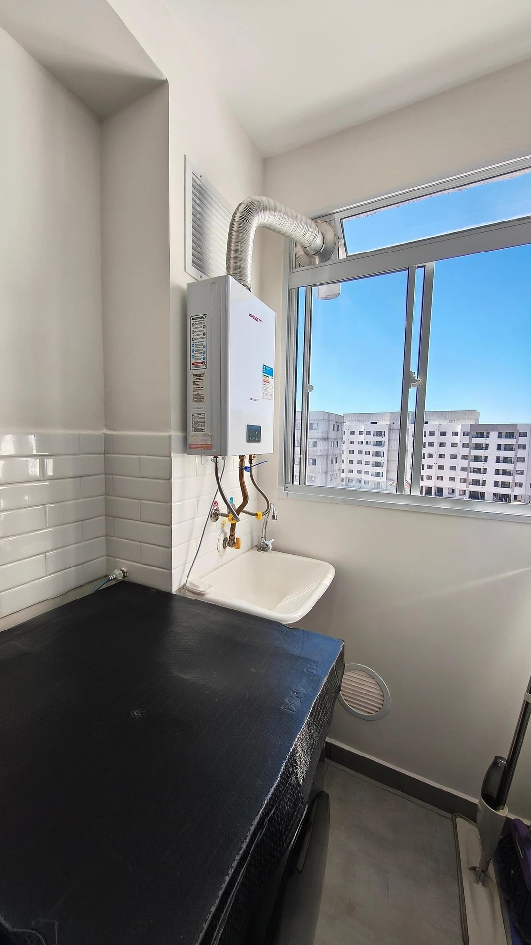 Furnished apartment with 2 bedrooms and a balcony — photo 16