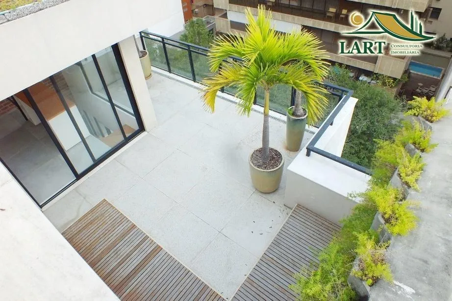 3-bedroom apartment in a building with a pool — photo 23