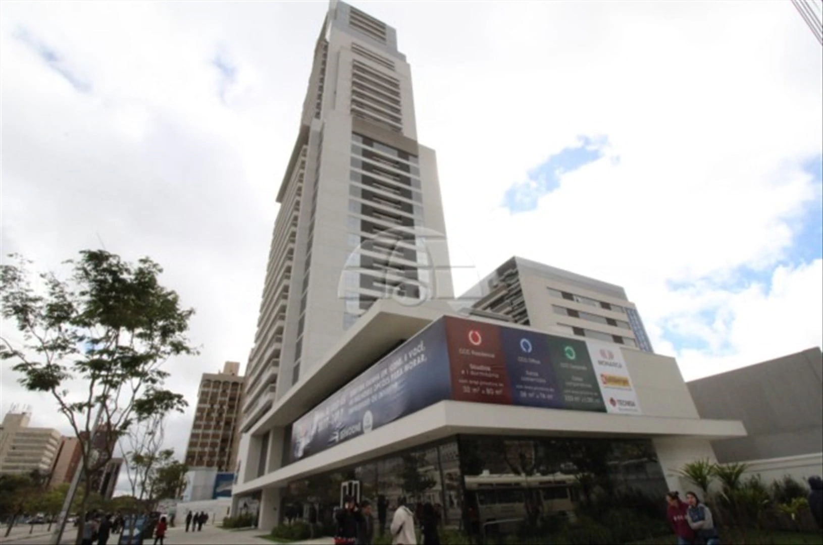 Apartamento mobiliado, 50 m², com janelas do piso ao teto — photo 24