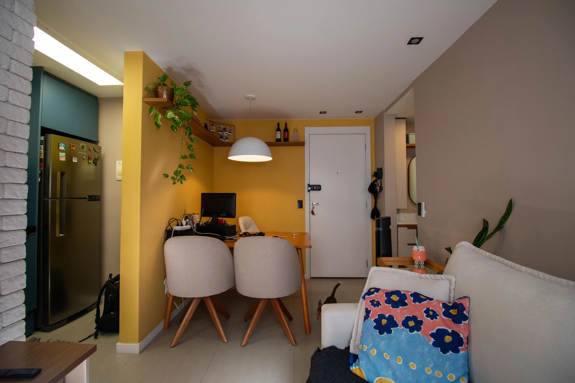One-bedroom apartment in a building with a gym — photo 10
