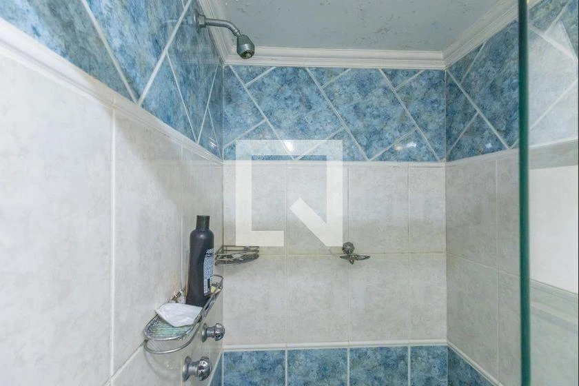 2-bedroom apartment with a bathtub in Curitiba — photo 41