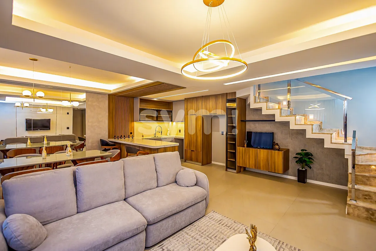 172 m² condominium house with open-plan kitchen