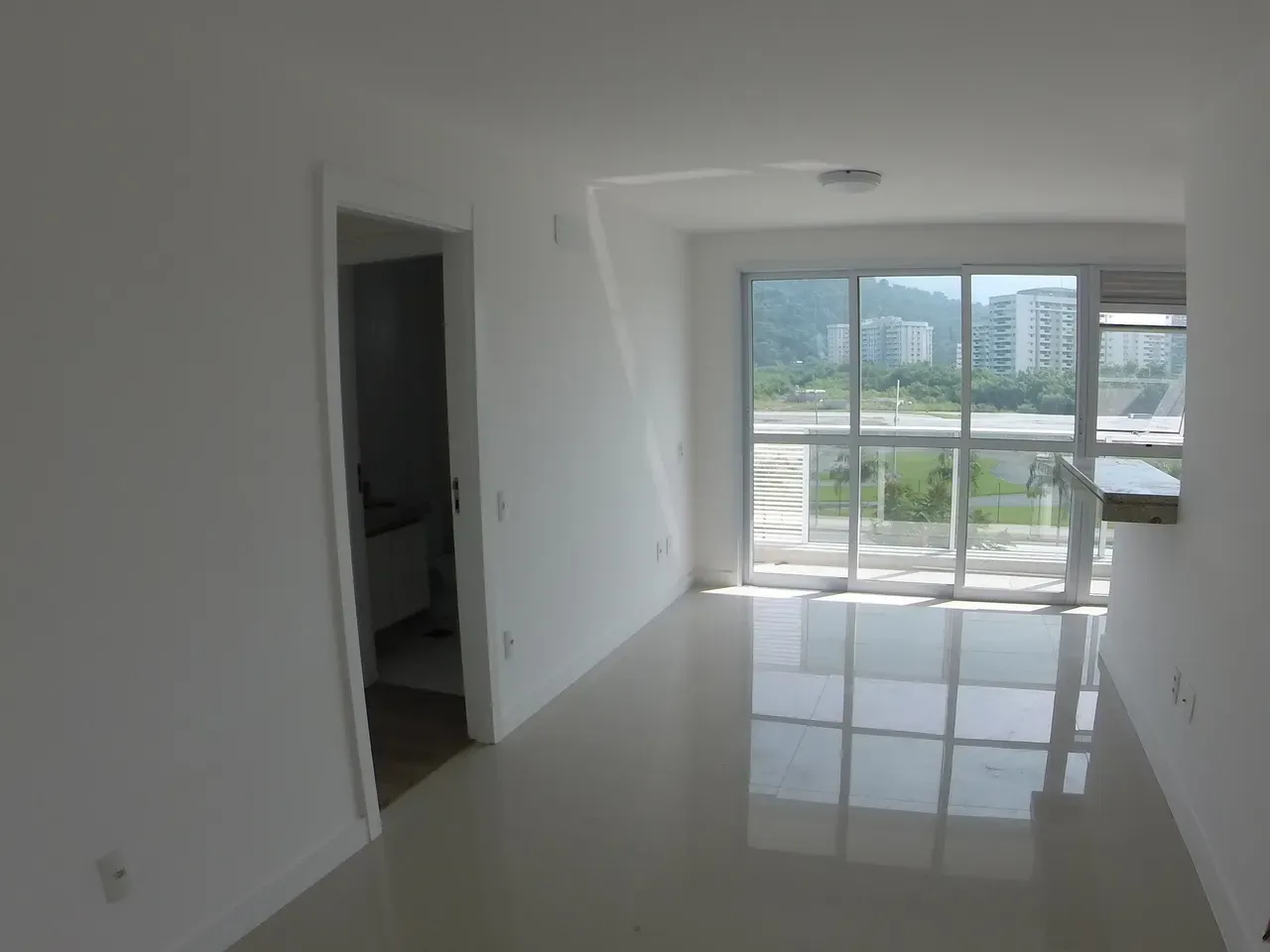 Застеклённый балкон и 2 спальни: квартира 83 м²