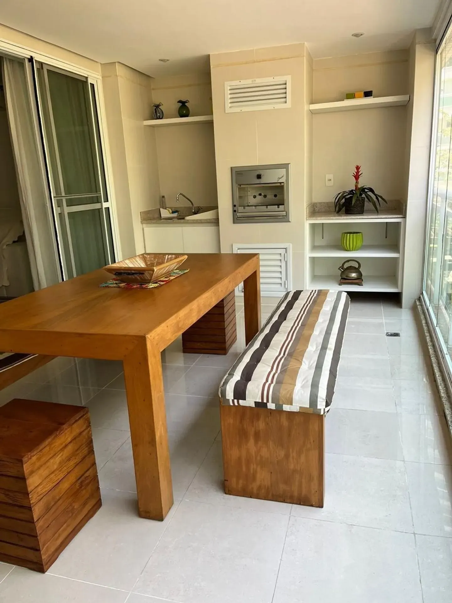 Furnished apartment with balcony, 4 bedrooms and 5 baths — photo 56