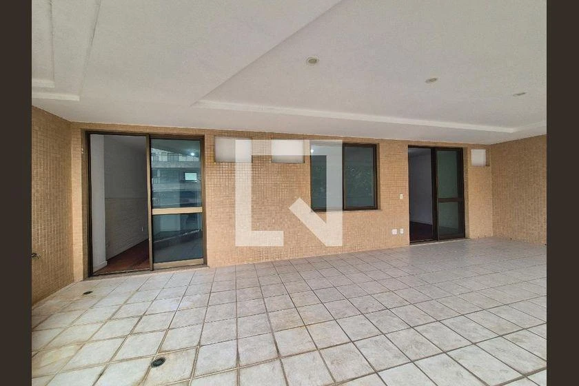 3-bedroom apartment in a building with a pool — photo 45
