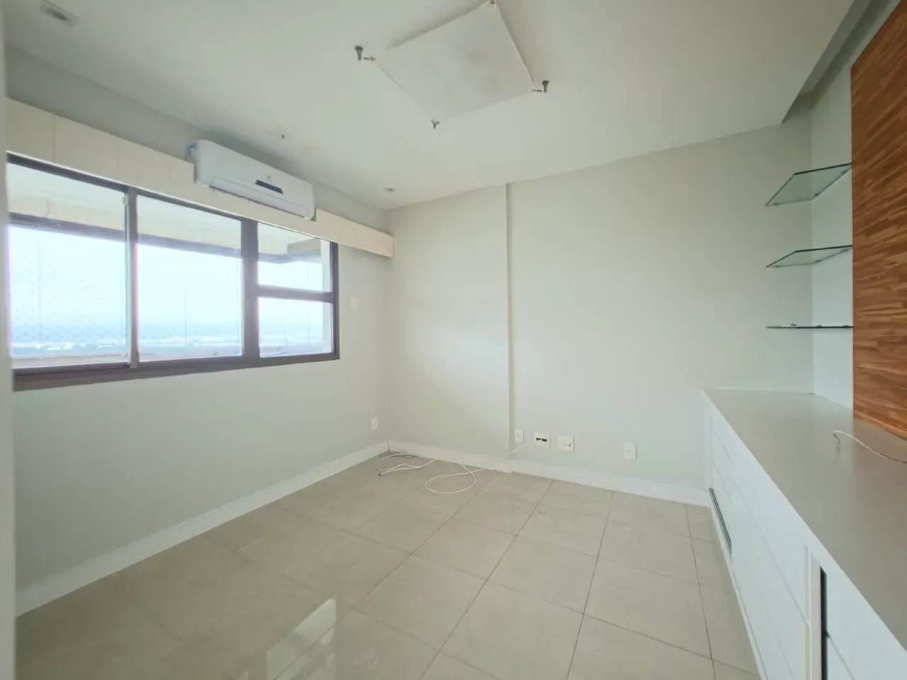 240 m² apartment with a bathtub and a grill on the balcony — photo 22