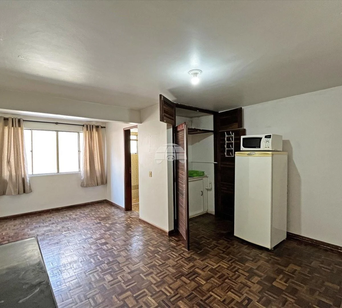 Apartamento, 27 m², com piso de madeira ou laminado