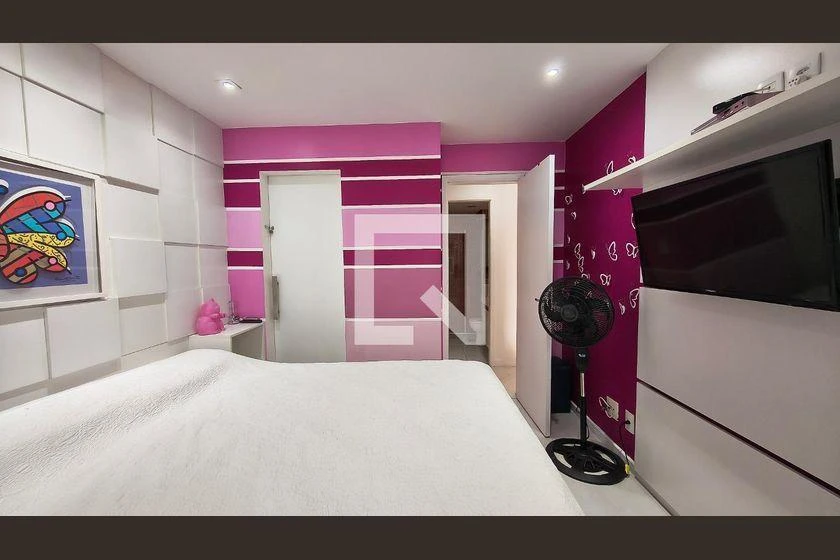 One-bedroom apartment with a mountain view — photo 11