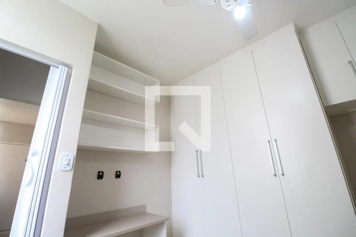 Unfurnished 1-bedroom apartment with a private BBQ area — photo 11