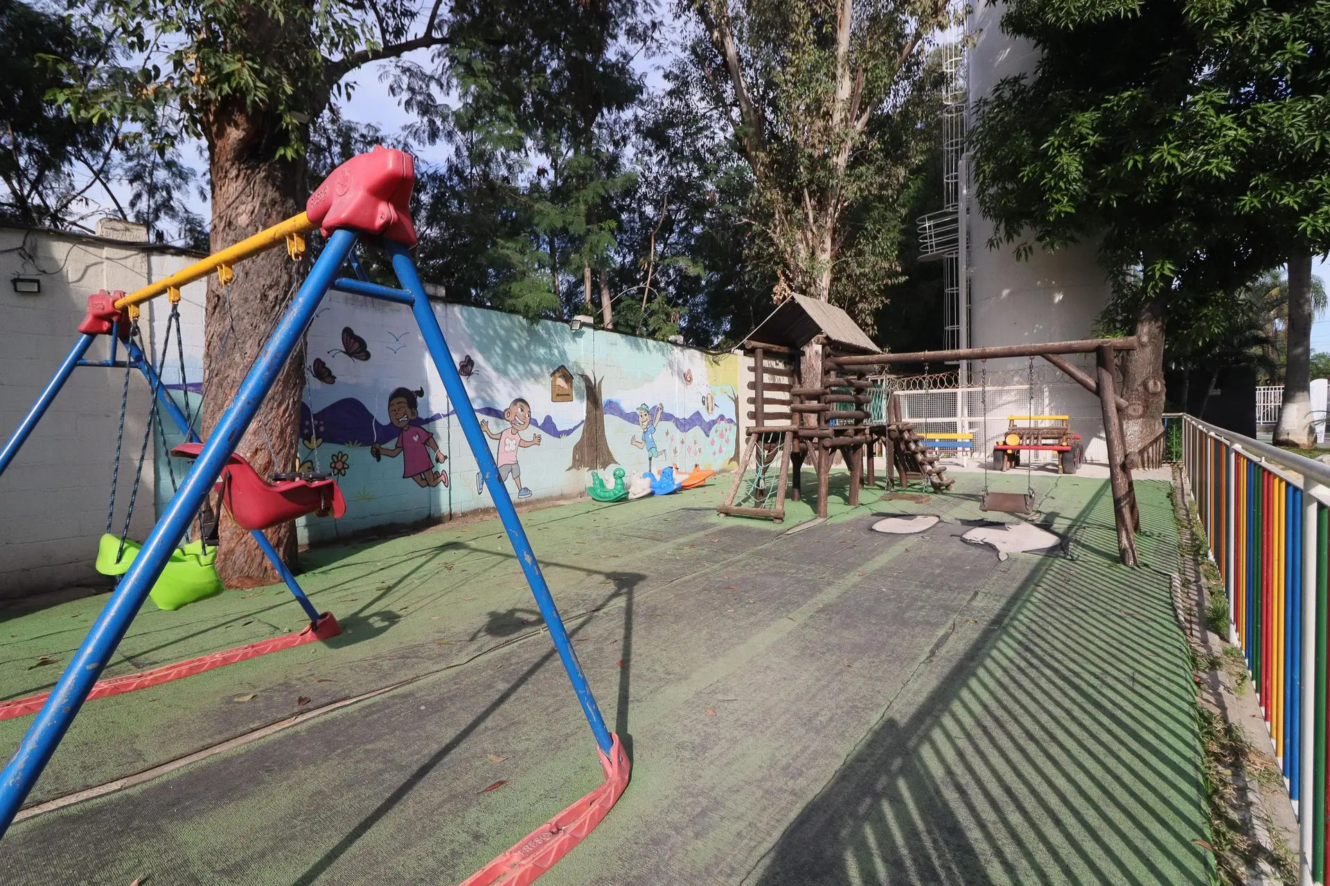 2-bedroom apartment in a building with a gym — photo 3