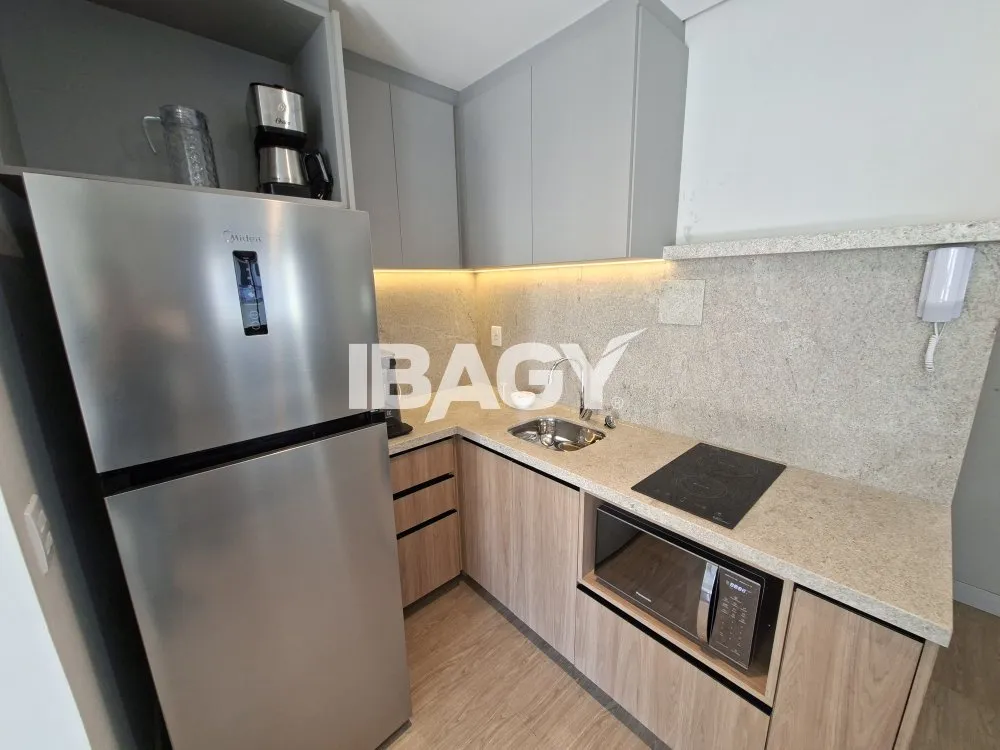 Studio with a glassed-in balcony and open-plan kitchen — photo 147